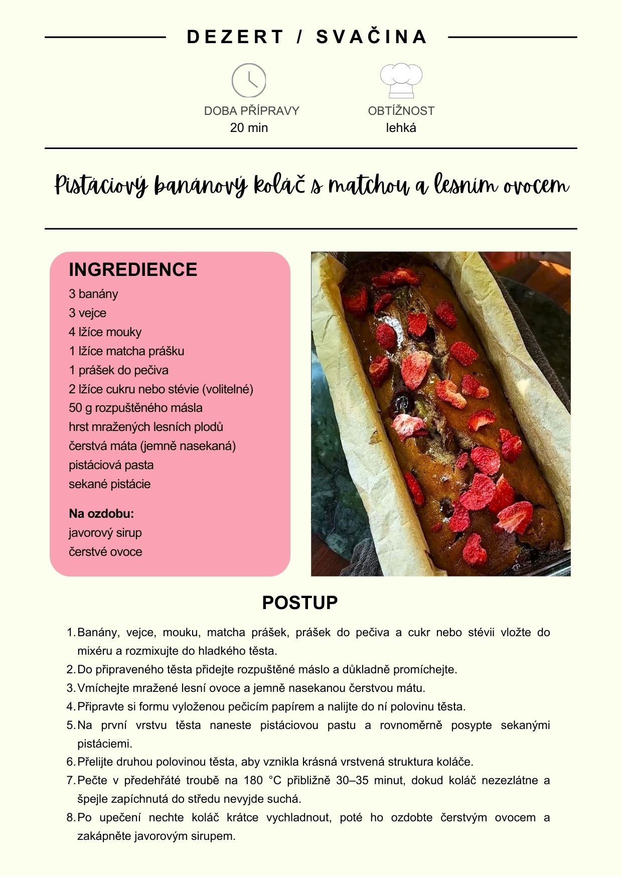 Pistáciový banánový koláč s matchou a lesním ovocem